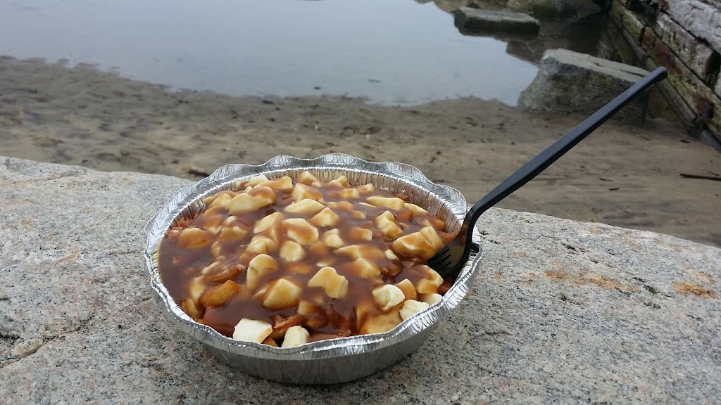 Casse-Croute Fritou | 101 Rue du Festival, Saint-Siméon, QC G0T 1X0, Canada | Phone: (418) 638-2967