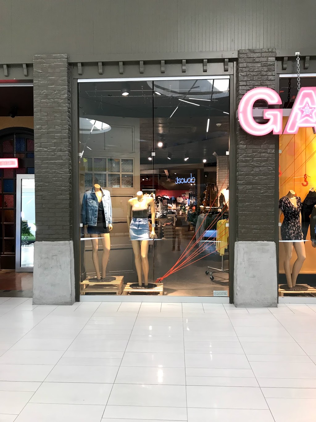 Garage | 3050 Boul de Portland W17, Sherbrooke, QC J1L 1K1, Canada | Phone: (819) 562-8581