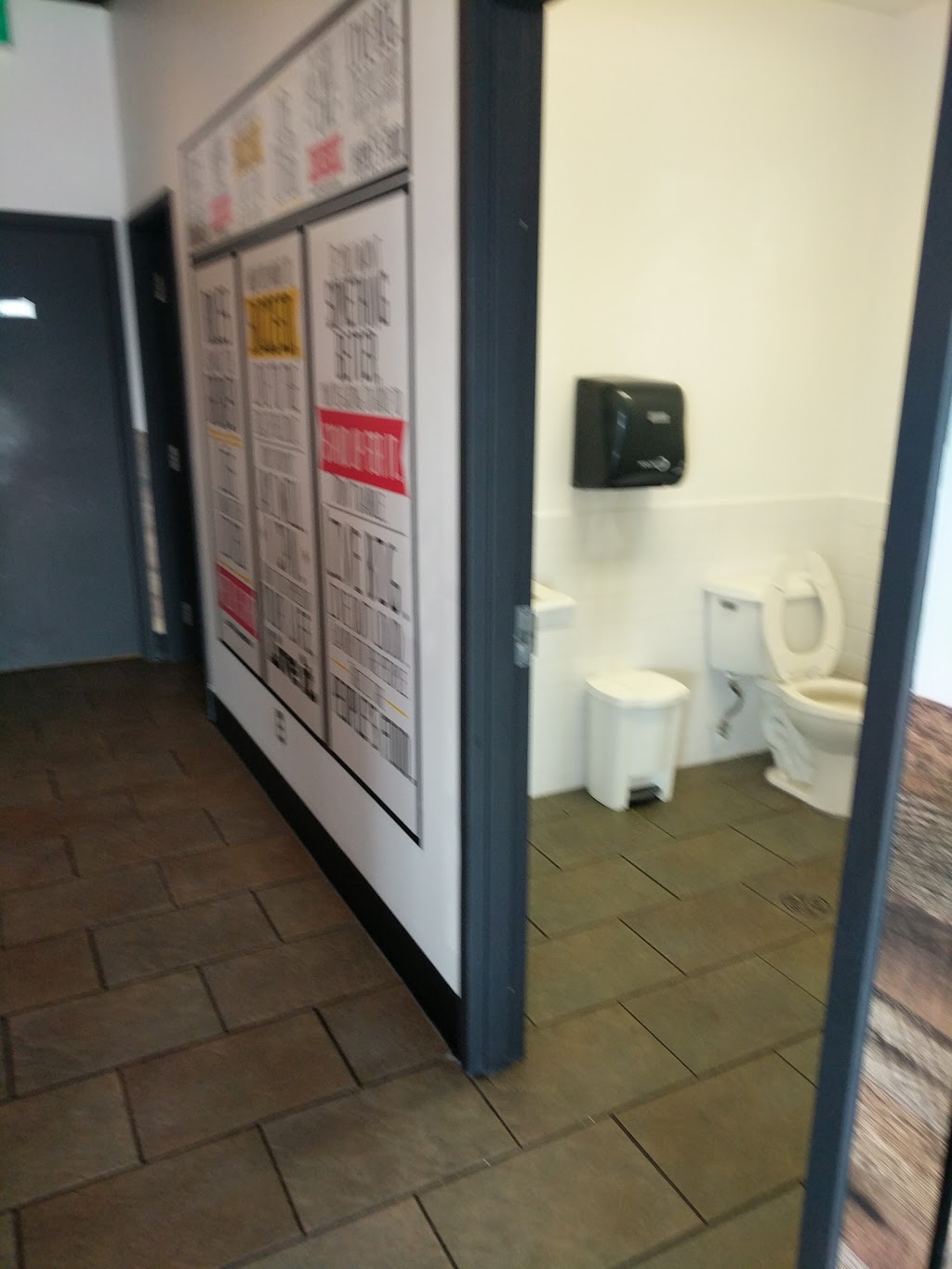 Pizza Hut | 354 Albert St N, Regina, SK S4R 3C1, Canada | Phone: (306) 791-3035