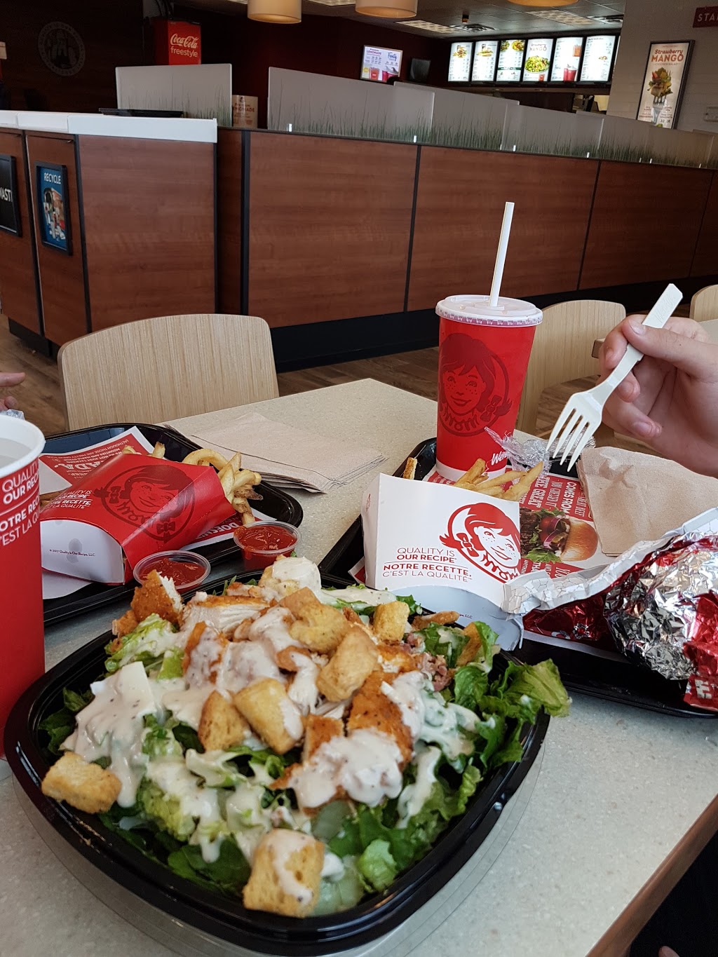 Wendys | 2400 Dundas St W, Mississauga, ON L5K 2R8, Canada | Phone: (905) 855-8953