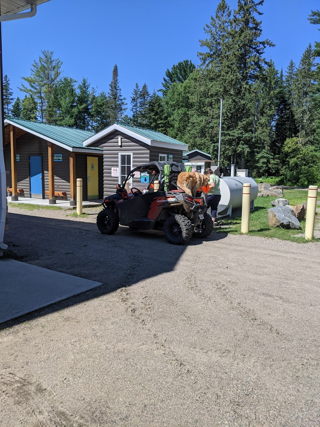 Edgewater Park Lodge Inc | 45 Edgewater Park Rd, Kearney, ON P0A 1M0, Canada | Phone: (800) 667-8076