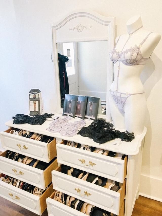 Jolie Bras and Lingerie | 69 Dickson St, Cambridge, ON N1R 7A5, Canada | Phone: (519) 721-9688