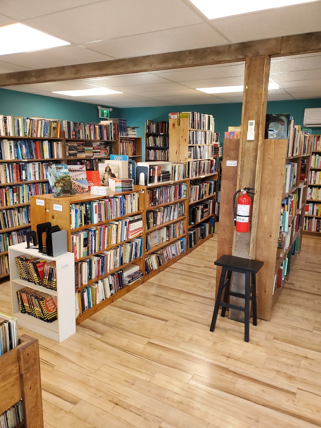 Endless Shores Books & Other Treasures | 279 Granville St, Bridgetown, NS B0S 1C0, Canada | Phone: (902) 665-2029
