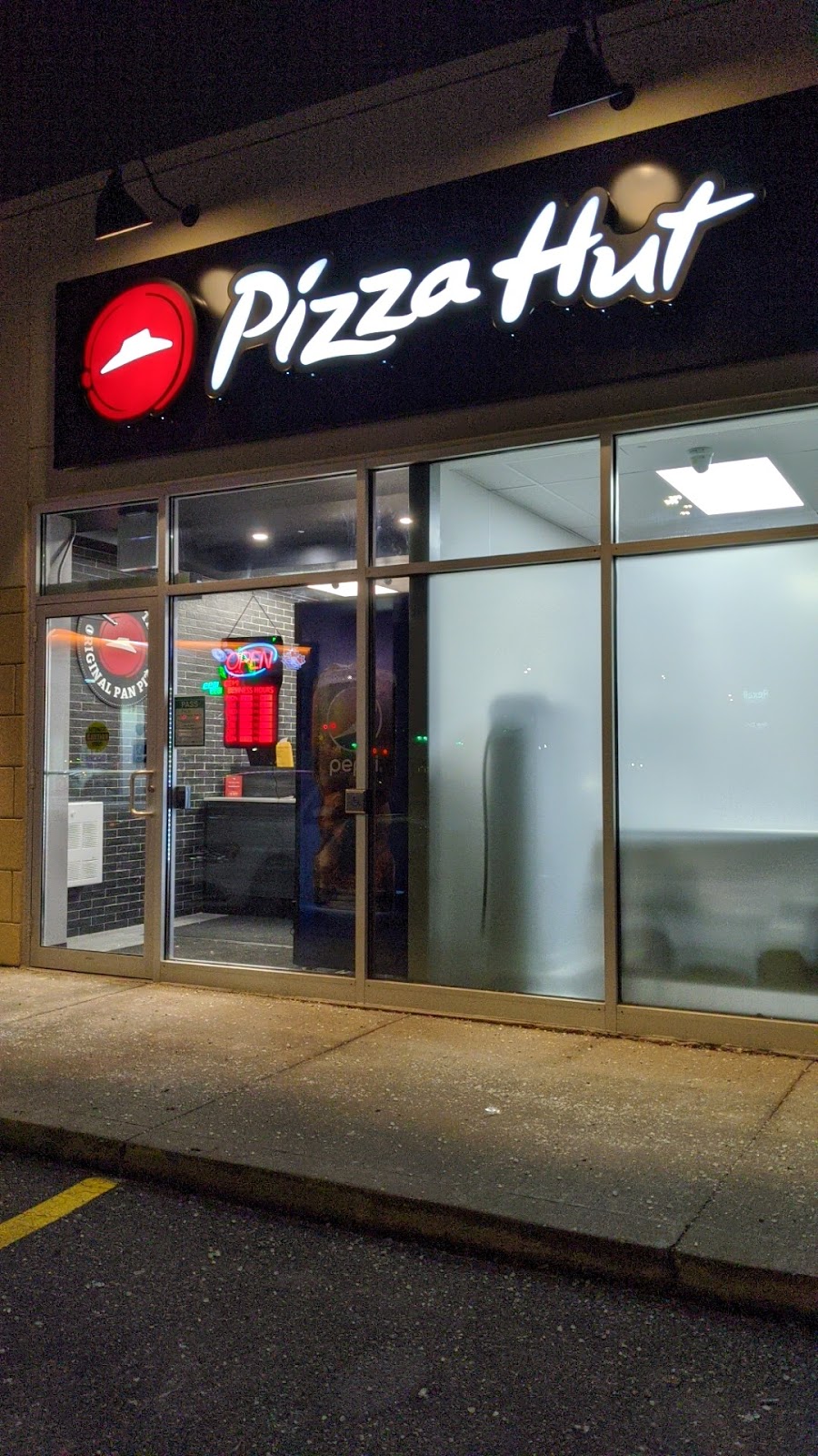 Pizza Hut London | 1255 Kilally Rd, London, ON N5Y 6K9, Canada | Phone: (519) 455-0172