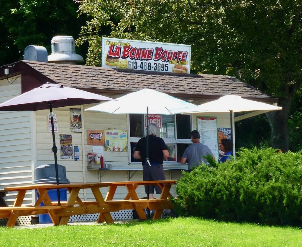 La Bonne Bouffe | 1868 Labonte St, Clarence Creek, ON K0A 1N0, Canada | Phone: (613) 488-3695