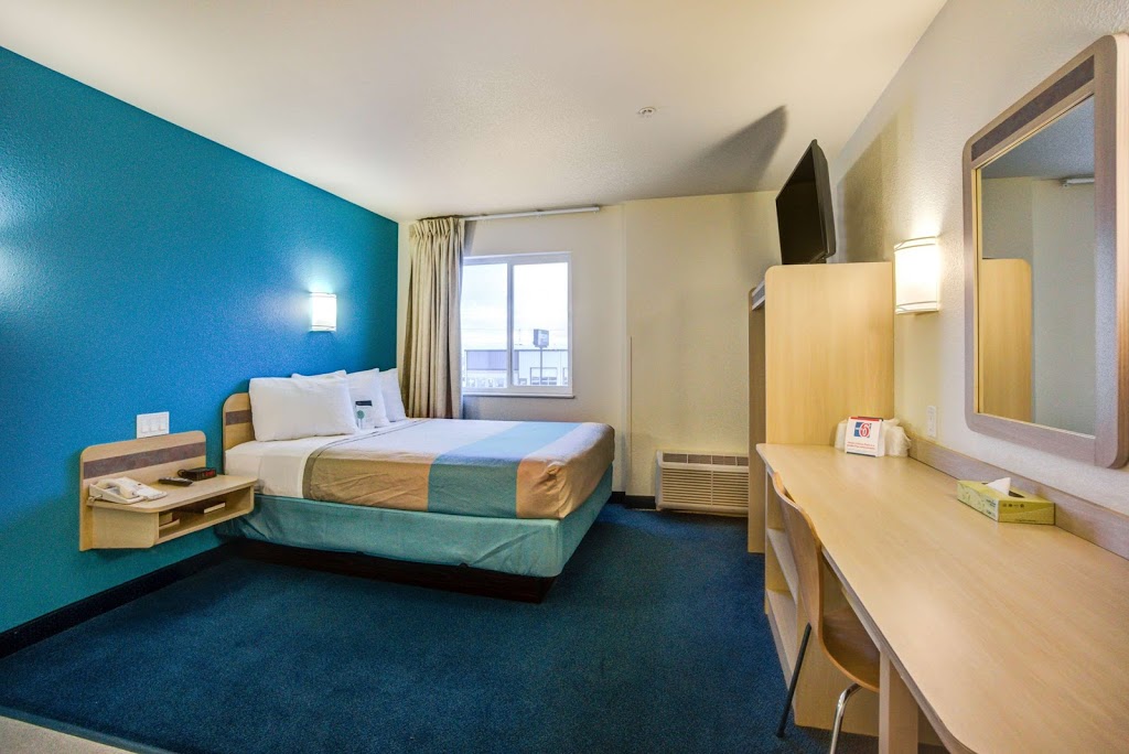 Motel 6 Stony Plain | 66 Boulder Blvd, Stony Plain, AB T7Z 1V7, Canada | Phone: (780) 968-5123