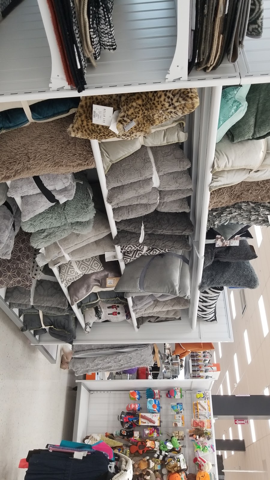 Marshalls | 557 Holland St W, Bradford, ON L3Z 0C1, Canada | Phone: (905) 778-8352
