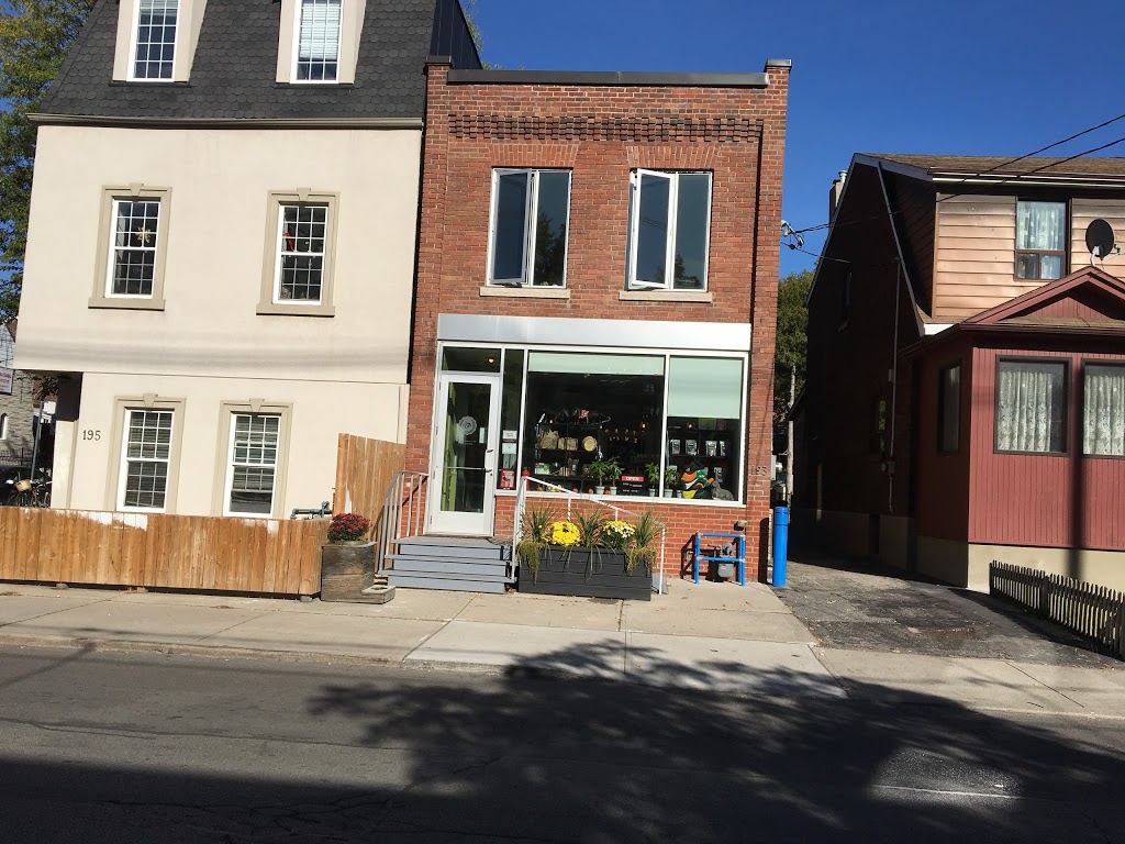 Dogs & Goddesses Inc. | 193 Sorauren Ave, Toronto, ON M6R 2E7, Canada | Phone: (416) 534-9090