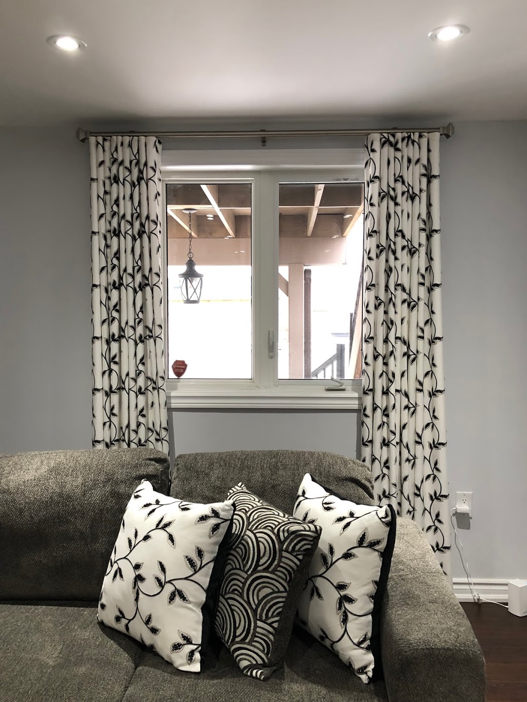 H Sewing & Drapery | 760 Birchmount Rd Unit 35, Scarborough, ON M1K 5H8, Canada | Phone: (416) 755-7635