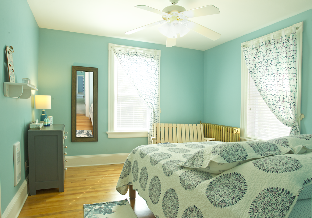Captains Bell Bed and Breakfast | 289 Pelham St, Lunenburg, NS B0J 2C0, Canada | Phone: (902) 442-1655