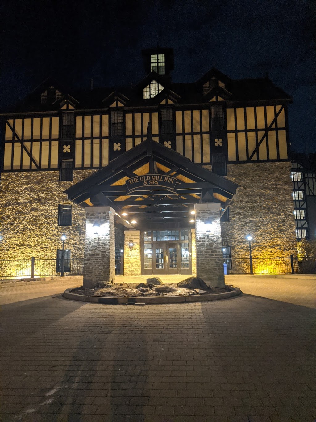 Home Smith Bar | 9 Old Mill Rd, Etobicoke, ON M8X 1G5, Canada | Phone: (416) 232-3718
