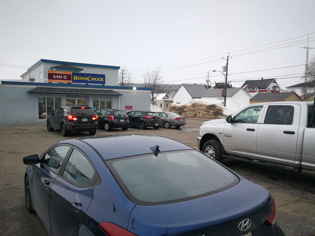 Marché Bonichoix Épicerie Y&Z inc. | 299 Avenue Royale, Saint-Tite-des-Caps, QC G0A 4J0, Canada | Phone: (418) 823-2314