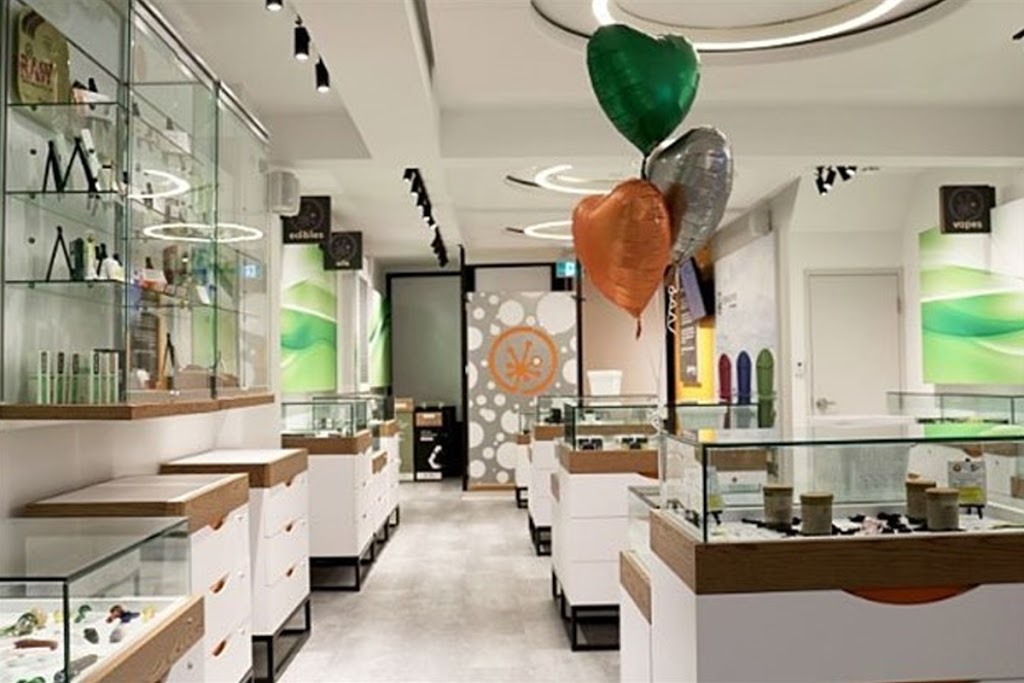 Cambridge Weed Dispensary | 101 Holiday Inn Dr, Cambridge, ON N3C 1Z3, Canada | Phone: (519) 220-0201