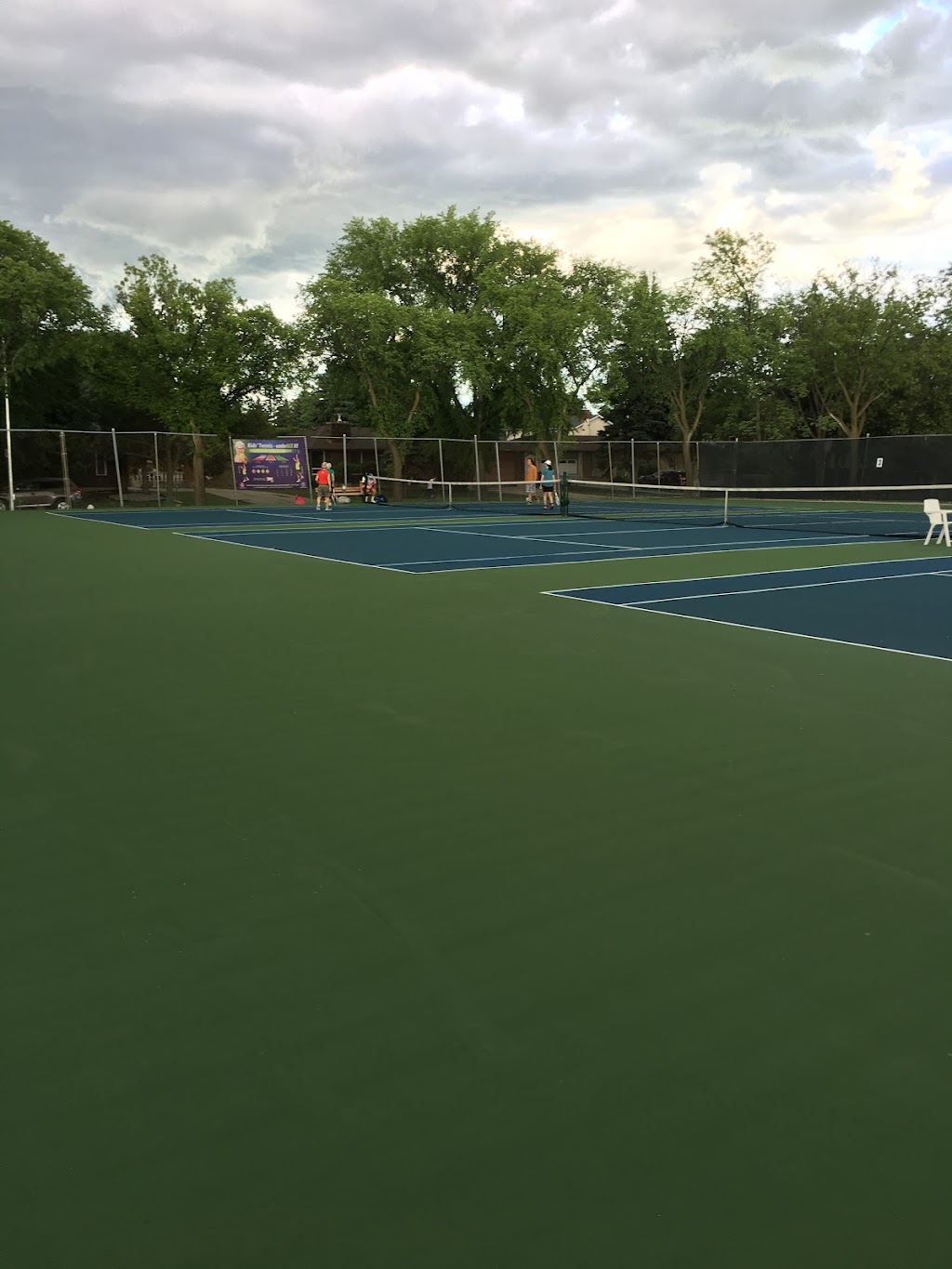 Tuxedo Tennis Club | 370 Southport Blvd, Winnipeg, MB R3P 0S9, Canada | Phone: (204) 837-3766