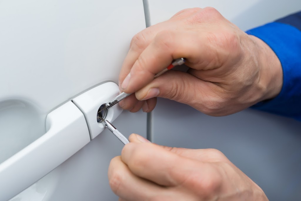 Lock-tech Ottawa Locksmith Сompany | 436 Cope Dr, Ottawa, ON K2V 0P8, Canada | Phone: (613) 777-7348