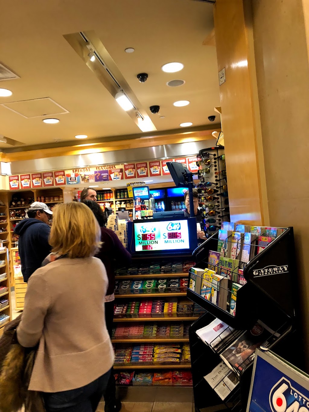 Gateway Newsstand | 6380 Fallsview Blvd, Niagara Falls, ON L2G 7X5, Canada | Phone: (905) 358-6340