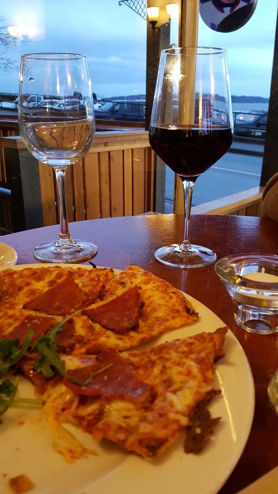 Dew Drop Inn | 15065 Marine Dr, White Rock, BC V4B 1C5, Canada | Phone: (604) 385-2008