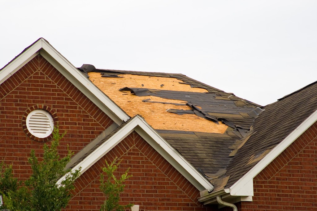 Markham Roofers | 35 Bertram Earnshaw Dr, Markham, ON L6C 2R9, Canada | Phone: (437) 747-1900