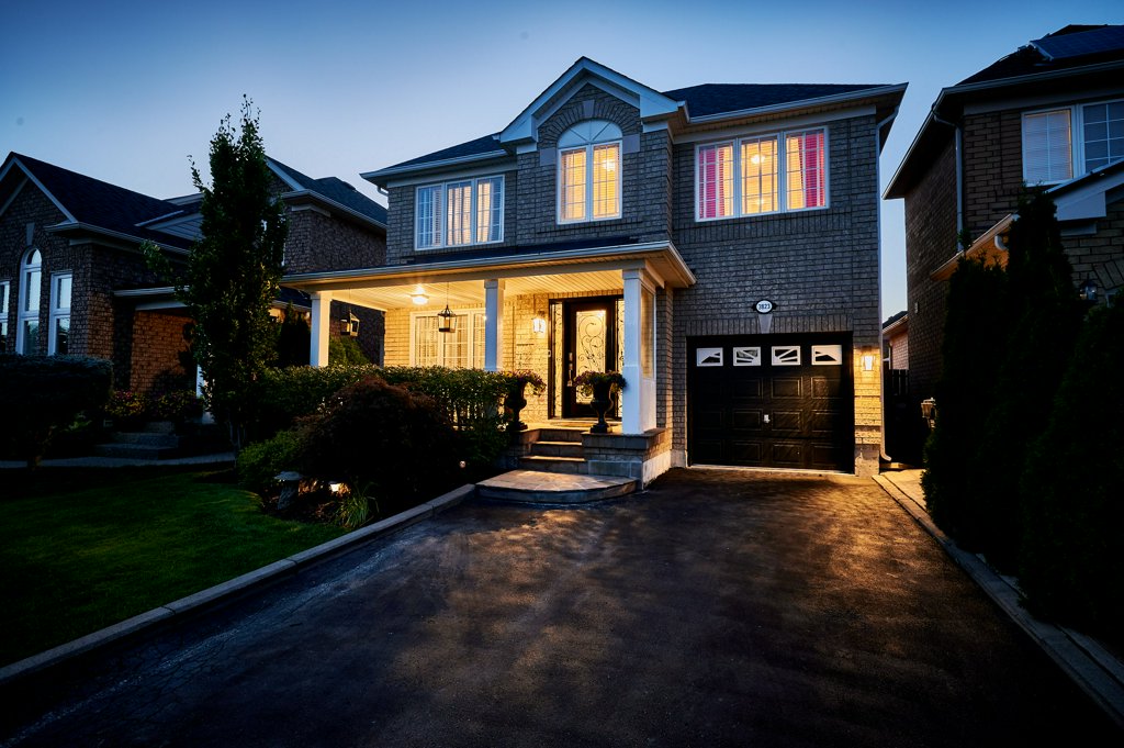 Elizabeth Sharma Realtor | 186 Robert Speck Pkwy, Mississauga, ON L4Z 3G1, Canada | Phone: (416) 818-5491
