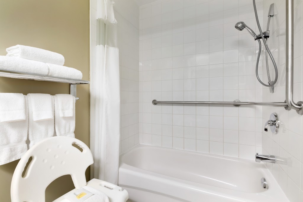 Days Inn by Wyndham Orillia | 5850 Rama Rd, Orillia, ON L3V 0S3, Canada | Phone: (705) 326-8288
