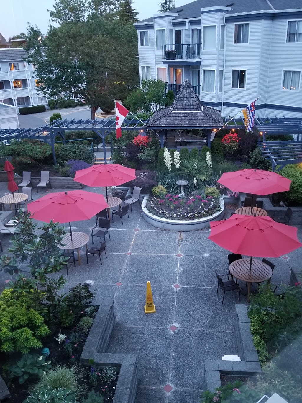 Courtyard Gardens Retirement Residence | 7051 Moffatt Rd, Richmond, BC V6Y 3W2, Canada | Phone: (604) 273-1225