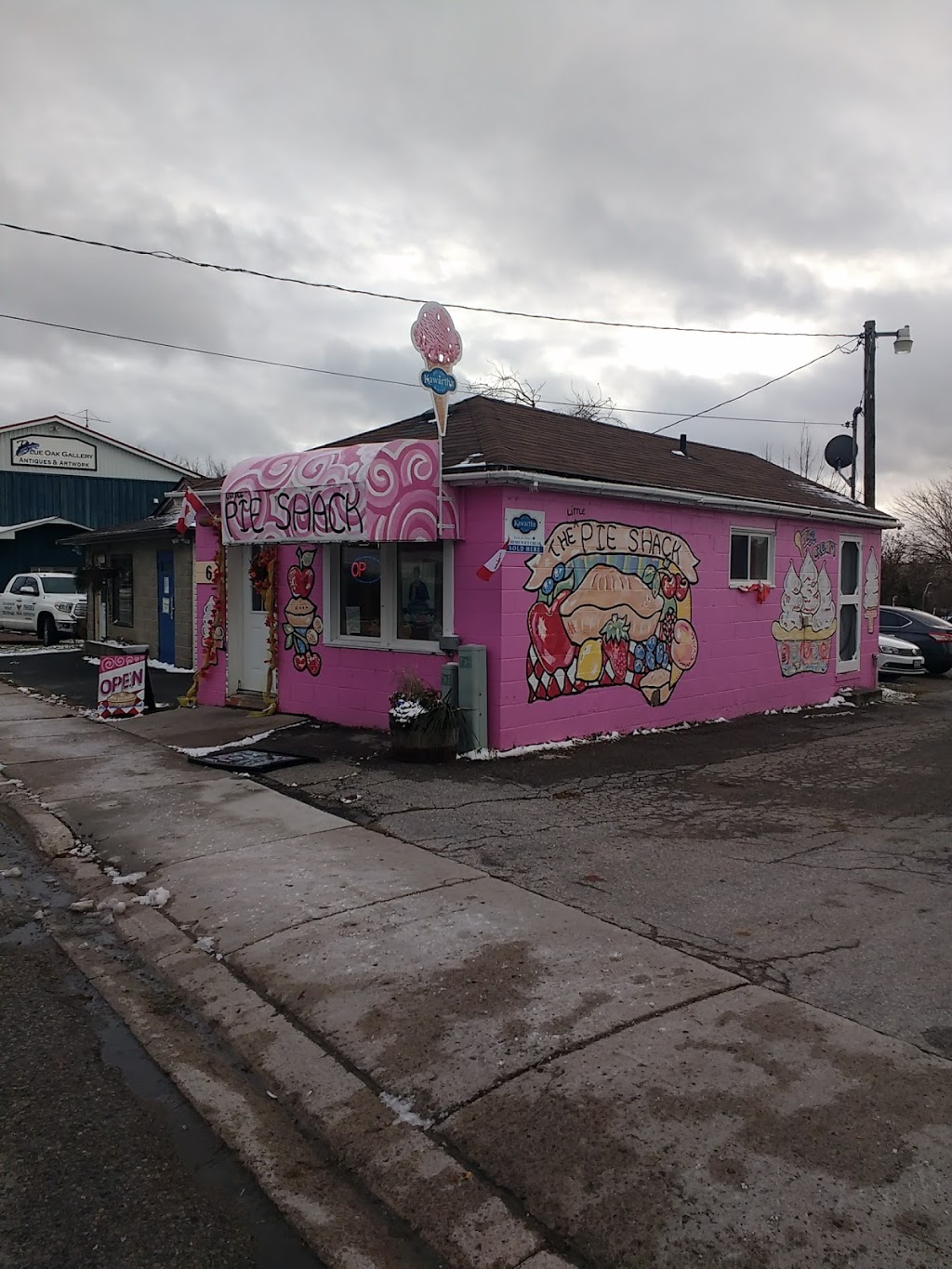 The Red Apple | 14 Colborne St, Fenelon Falls, ON K0M 1N0, Canada | Phone: (705) 887-4243