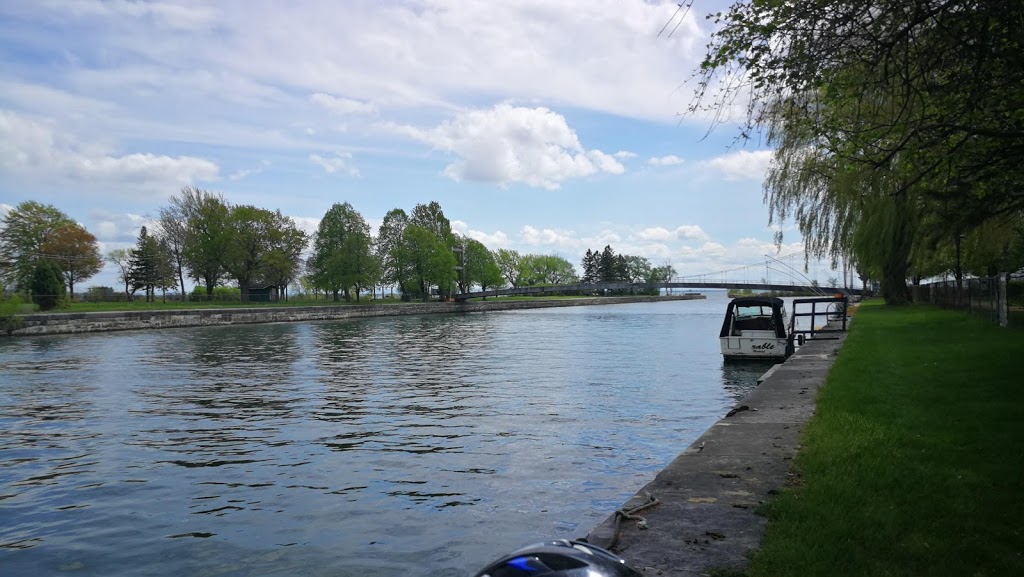 Hotel Victoria Inc | 21 Rue Principale, Les Coteaux, QC J7X 1A1, Canada | Phone: (450) 267-9014