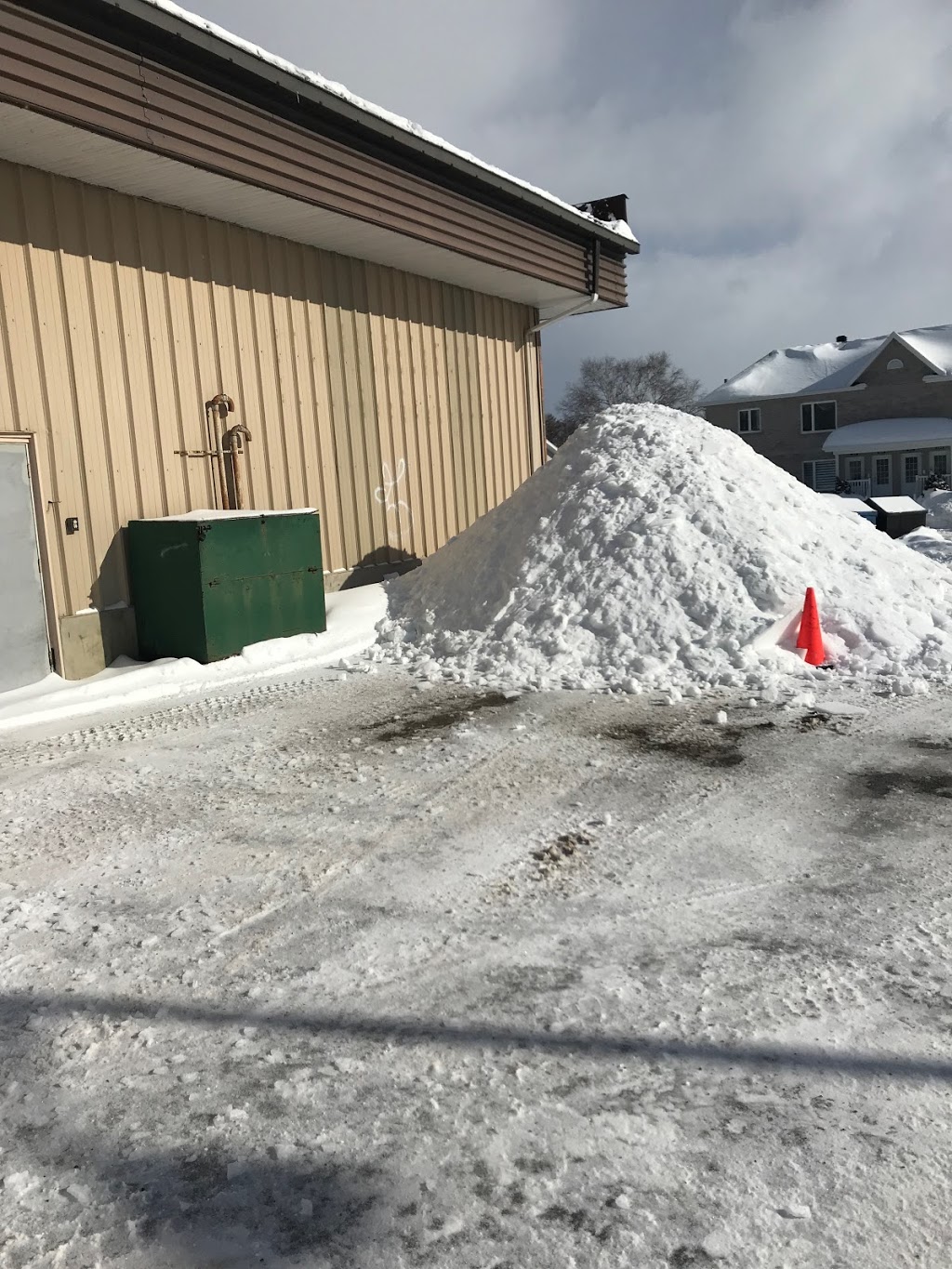 Les Pelleteurs | 1416 Rue des Perles, Lévis, QC G6W 7G5, Canada | Phone: (418) 953-8681