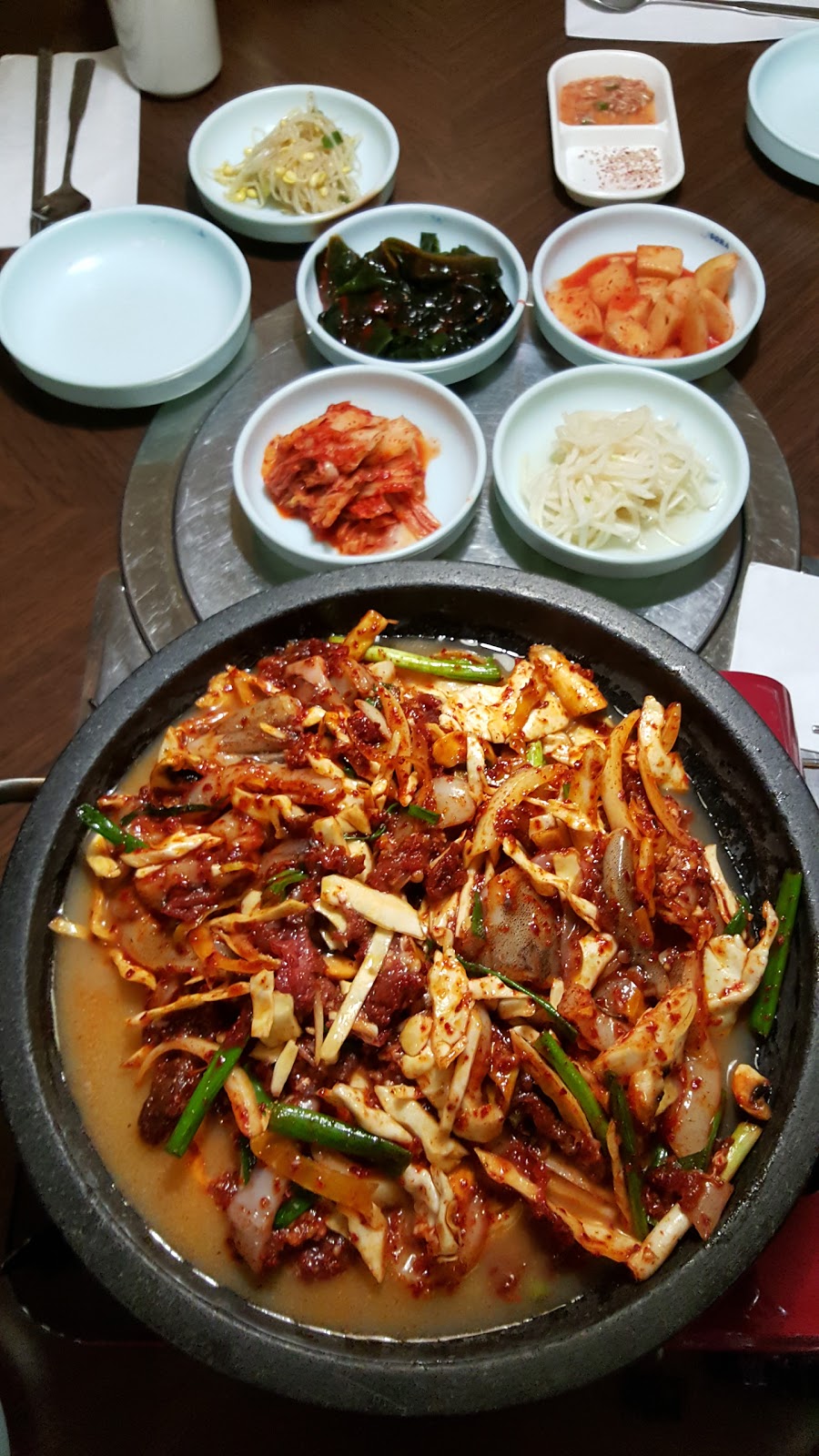 Club House Family Restaurant & Lounge | 5012 16 Ave NW, Calgary, AB T3B 0N3, Canada | Phone: (403) 288-5656
