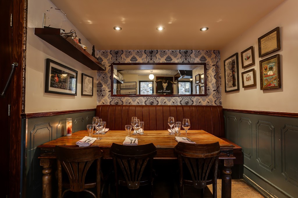 Le Chien Fumant | 4710 Rue De Lanaudière, Montréal, QC H2J 3P7, Canada | Phone: (514) 524-2444