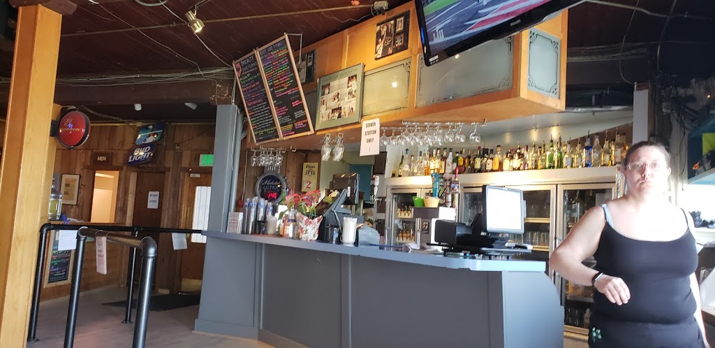 Kiniskis Reef Tavern | 1334 Gulf Rd, Point Roberts, WA 98281, USA | Phone: (360) 945-4042