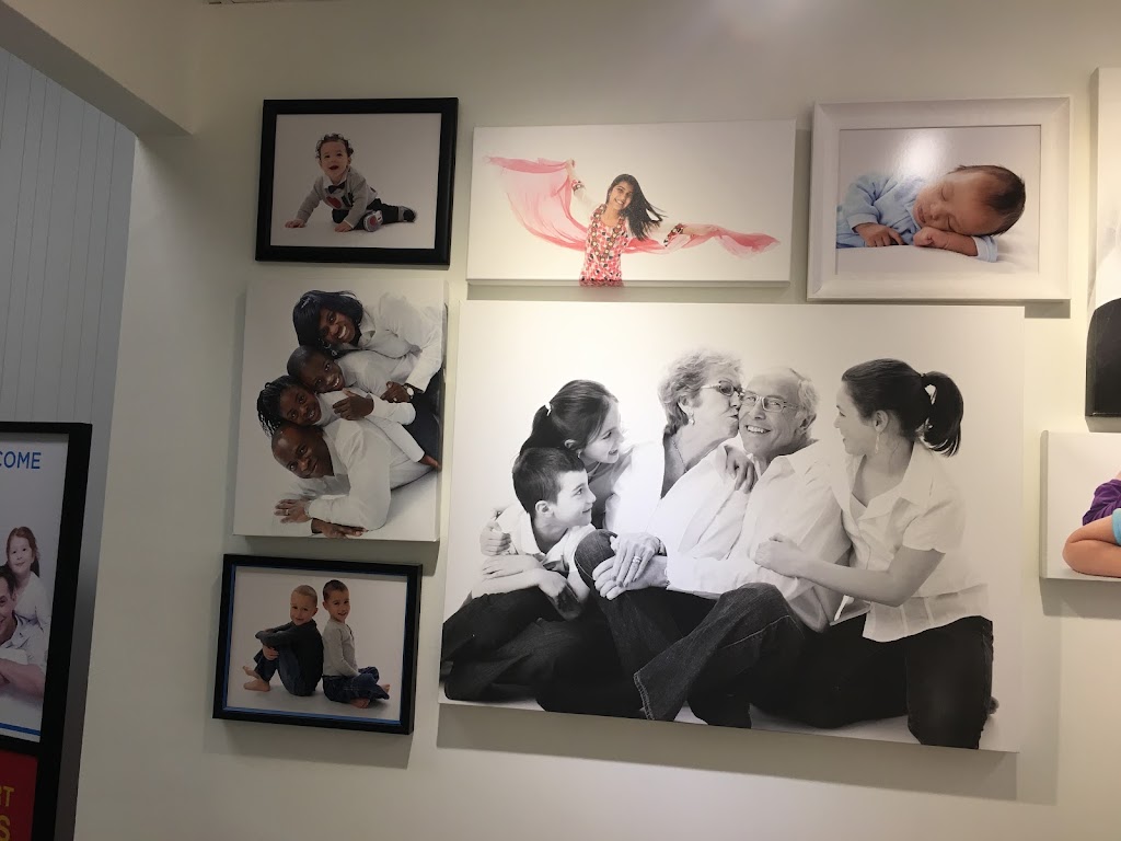 Snap photo studio | 17600 Yonge St, Newmarket, ON L3Y 4Z1, Canada | Phone: (905) 954-1400