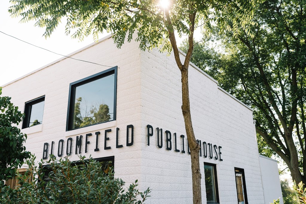 Bloomfield Public House Market | 257 Bloomfield Main St, Bloomfield, ON K0K 1G0, Canada | Phone: (613) 393-9292