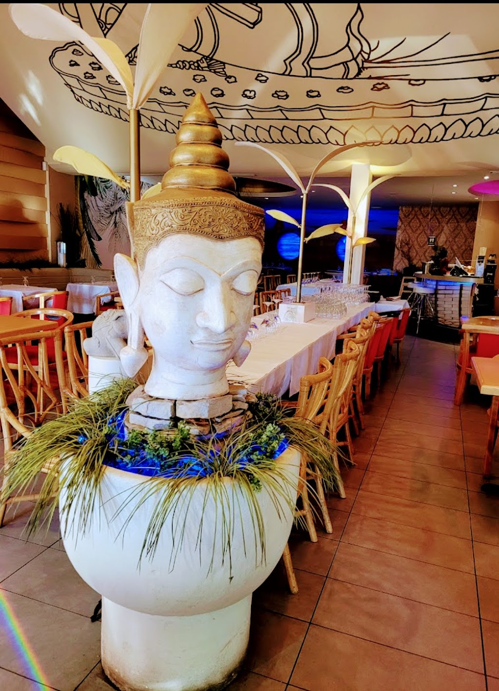 Bistro Sawadika | 1800 Boulevard Cote Vertu Ouest, Saint-Laurent, QC H4L 2A6, Canada | Phone: (514) 339-1188
