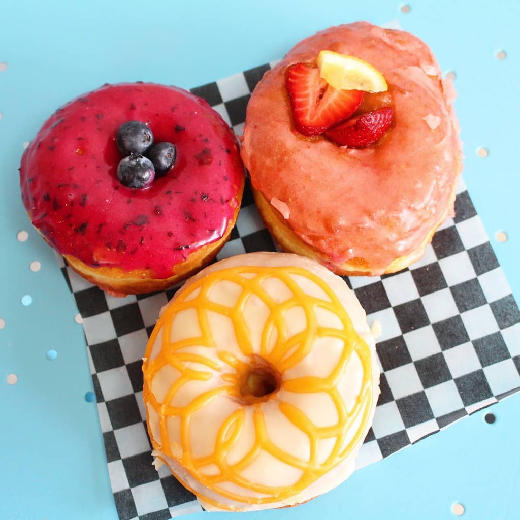 Daddy O Doughnuts & British Baked Goods | 589 N Service Rd, Mississauga, ON L5A 1B2, Canada | Phone: (905) 276-9090