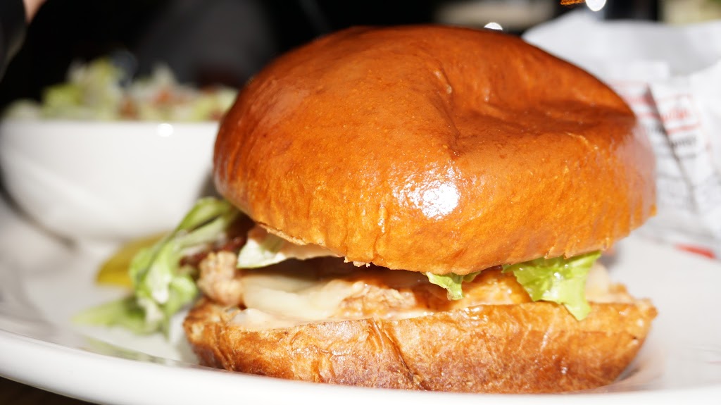 Browns Socialhouse Tamarack | 2511 17 St NW, Edmonton, AB T6T 0Y2, Canada | Phone: (587) 520-4665