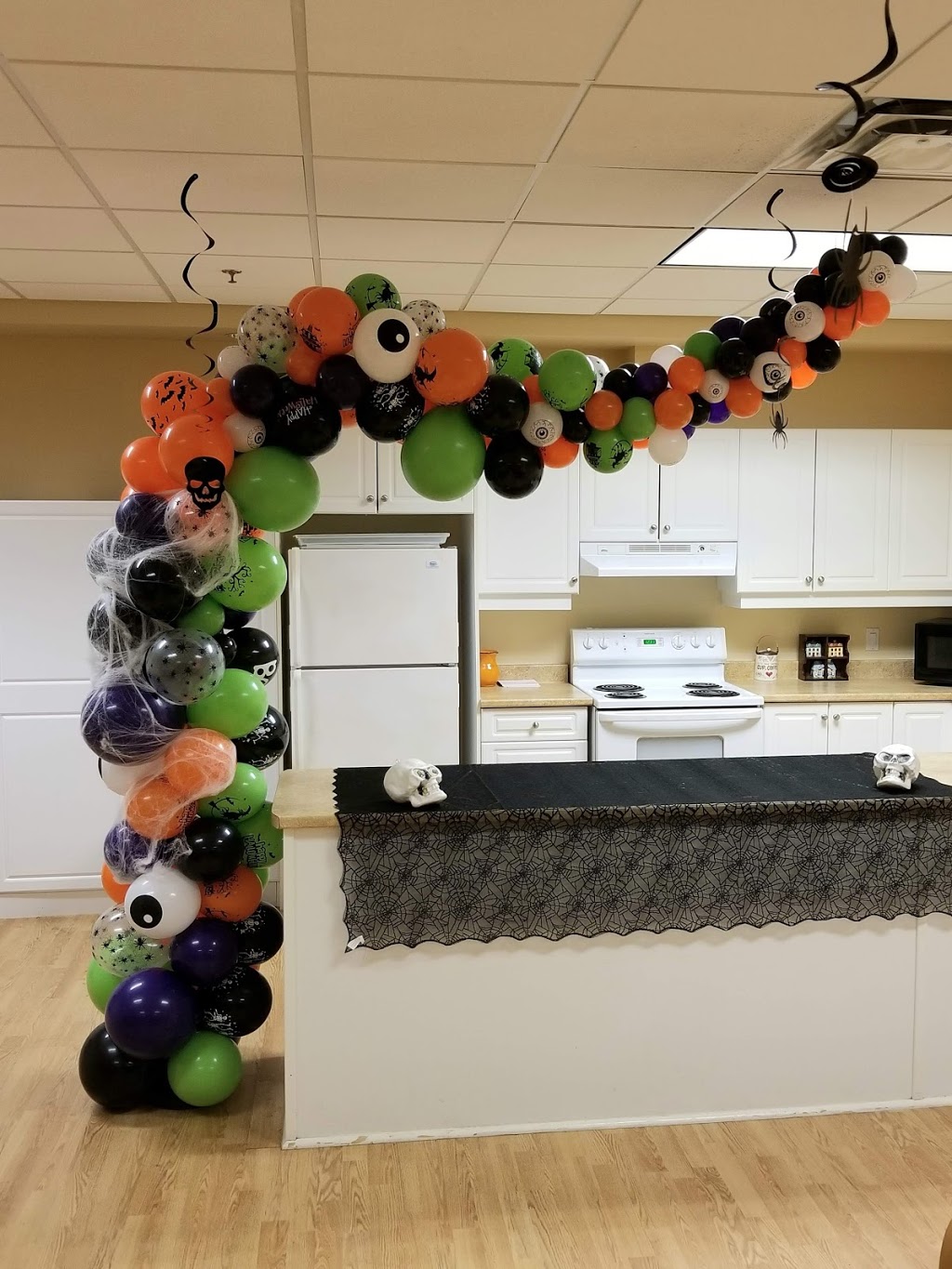 Js Novelty & Balloon Depot | 111 Centre St, Belleville, ON K8N 4W8, Canada | Phone: (613) 970-2847