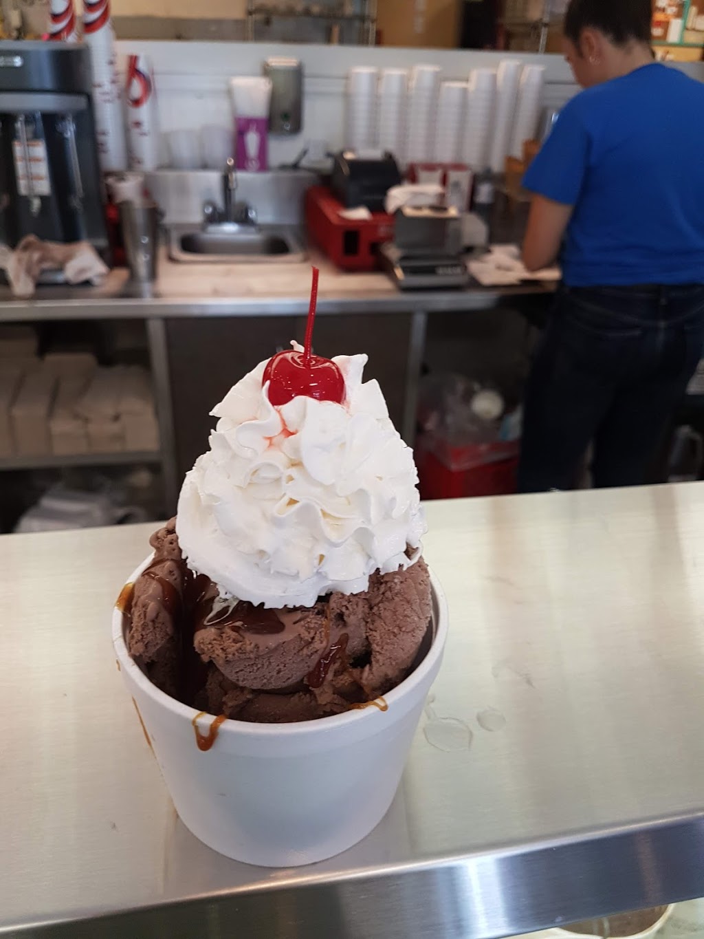 Slices N Scoops | 10 Water St, Fenelon Falls, ON K0M 1N0, Canada | Phone: (705) 887-1986