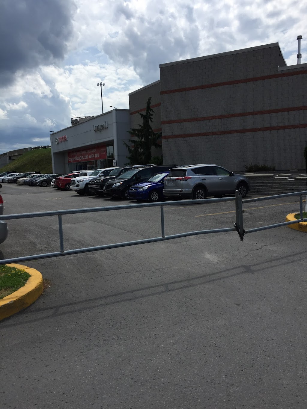 Longueuil Toyota Véhicules dOccasion / Carrosserie | 1105 Rue Saint-Laurent O, Longueuil, QC J4K 1E3, Canada | Phone: (450) 674-7474