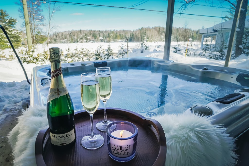Chalet Le Convivial Tremblant | 510 Chemin du Lac Équerre, Lac-Supérieur, QC J0T 1J0, Canada | Phone: (438) 498-5647