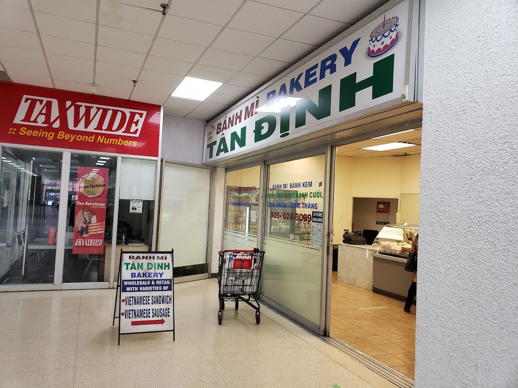 Banh Mi Tan Đinh Bakery | 3415 Dixie Rd, Mississauga, ON L4Y 2B1, Canada | Phone: (905) 624-9099