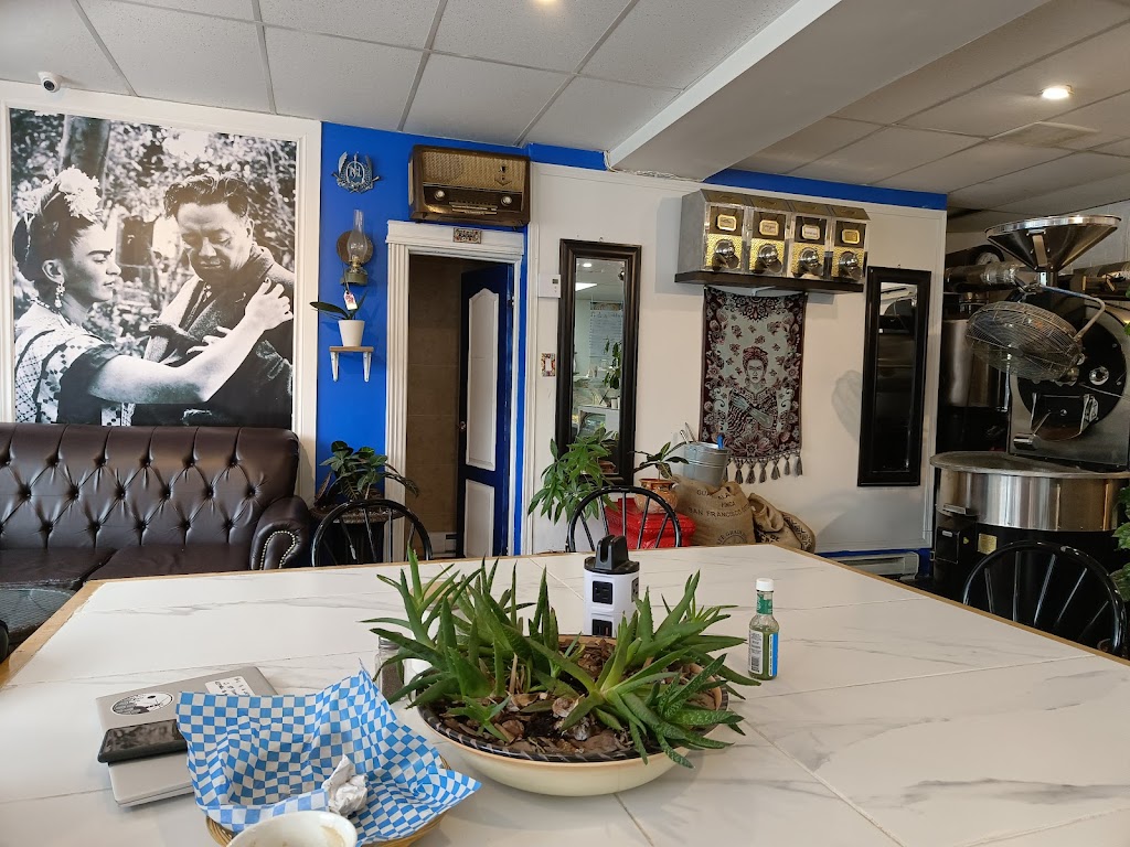 Cafe Grain DOr Inc | 250 Rue Beaubien E, Montréal, QC H2S 1R7, Canada | Phone: (514) 272-3905