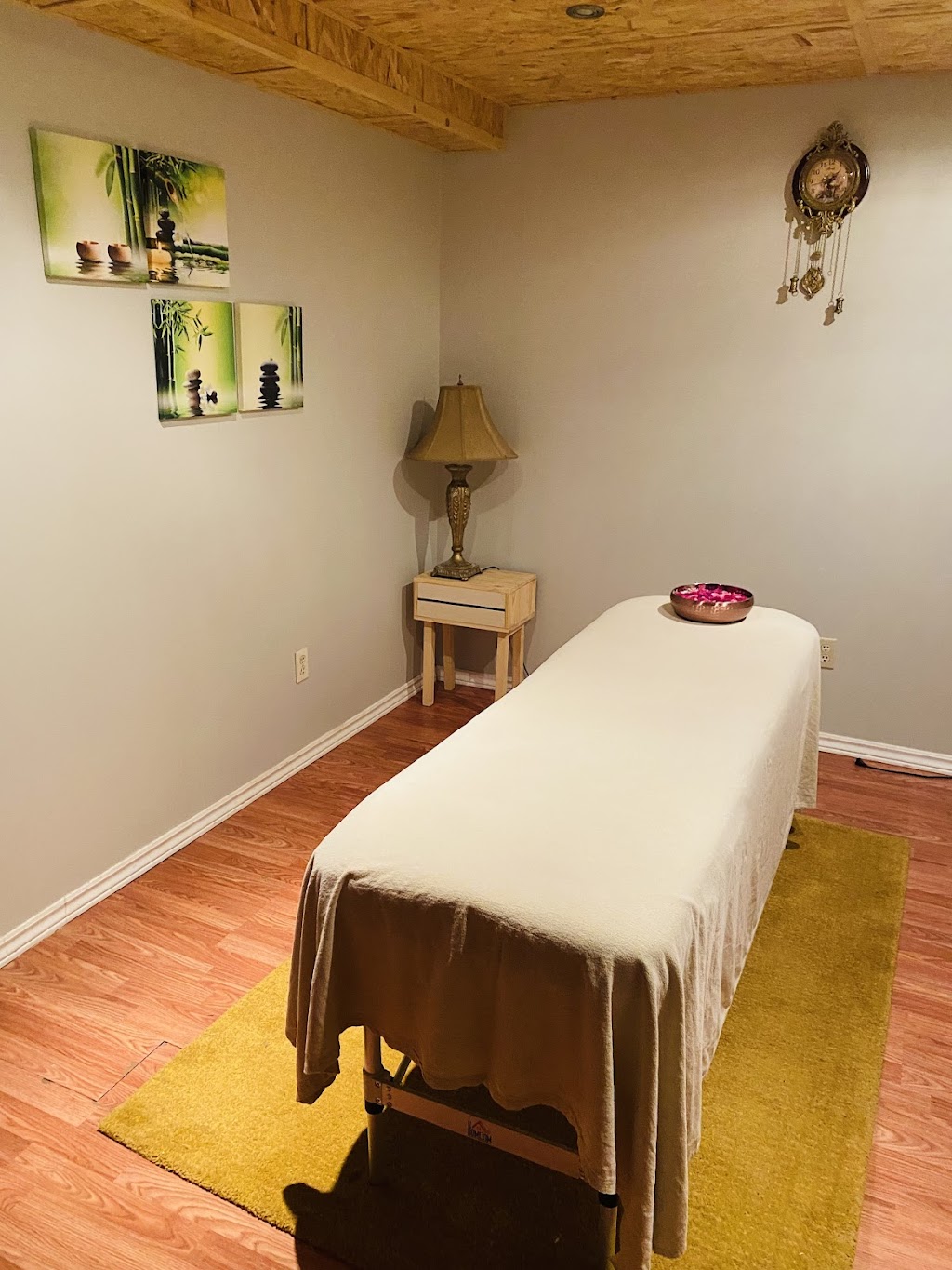 Lets RelaXx | 700 Harmony Rd N #103, Oshawa, ON L1K 1S2, Canada | Phone: (647) 979-6941