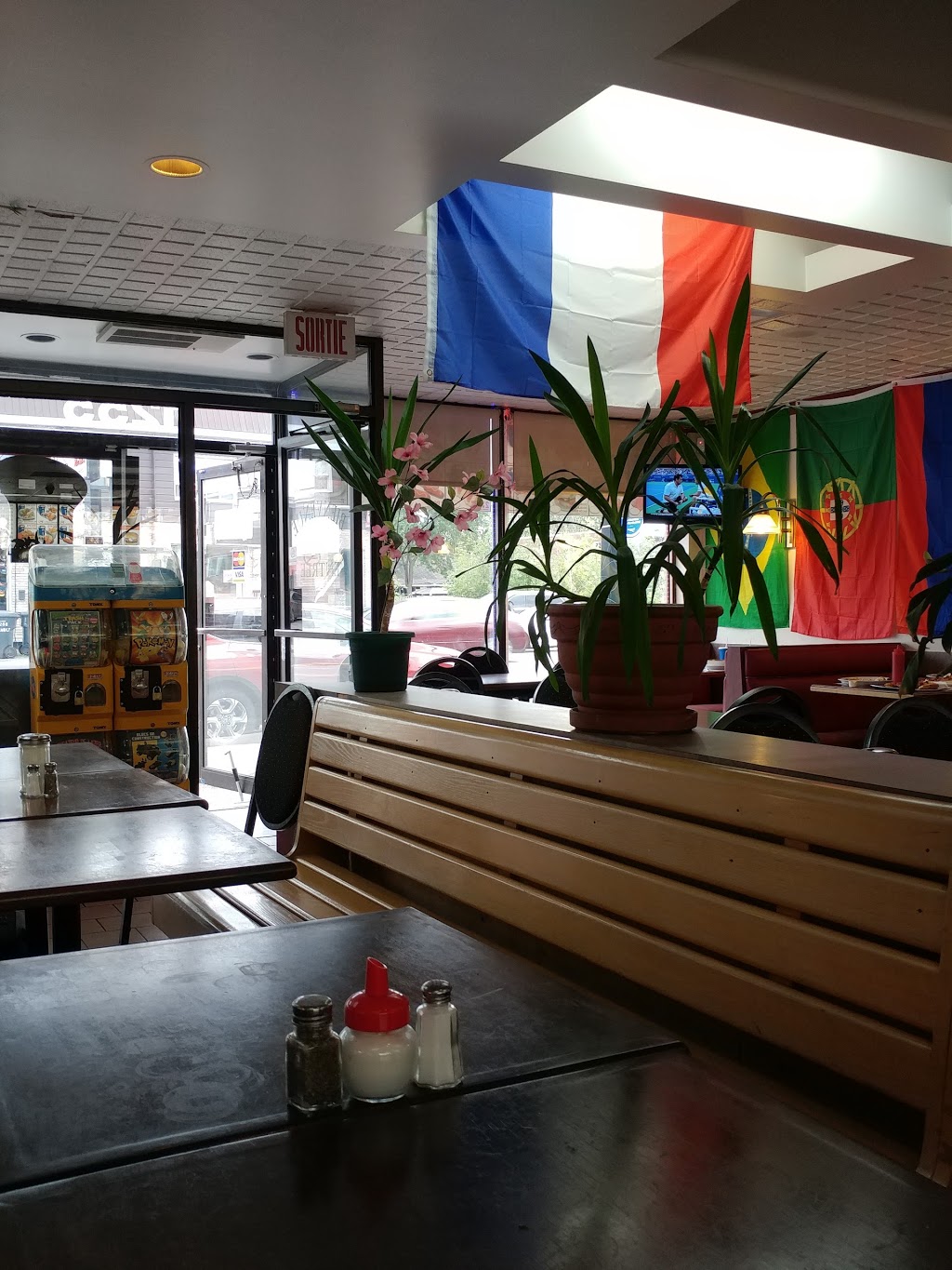 Restaurant La Belle Province | 1255 Chemin de Chambly, Longueuil, QC J4J 3W9, Canada | Phone: (450) 646-7070