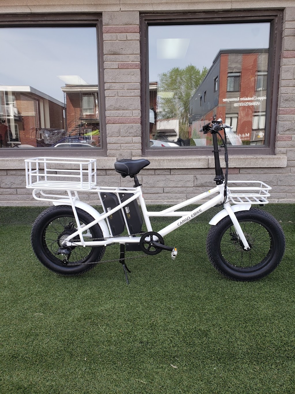 Scoot-E | 180 Rue Saint-Louis, LeMoyne, QC J4R 2L5, Canada | Phone: (450) 671-3438