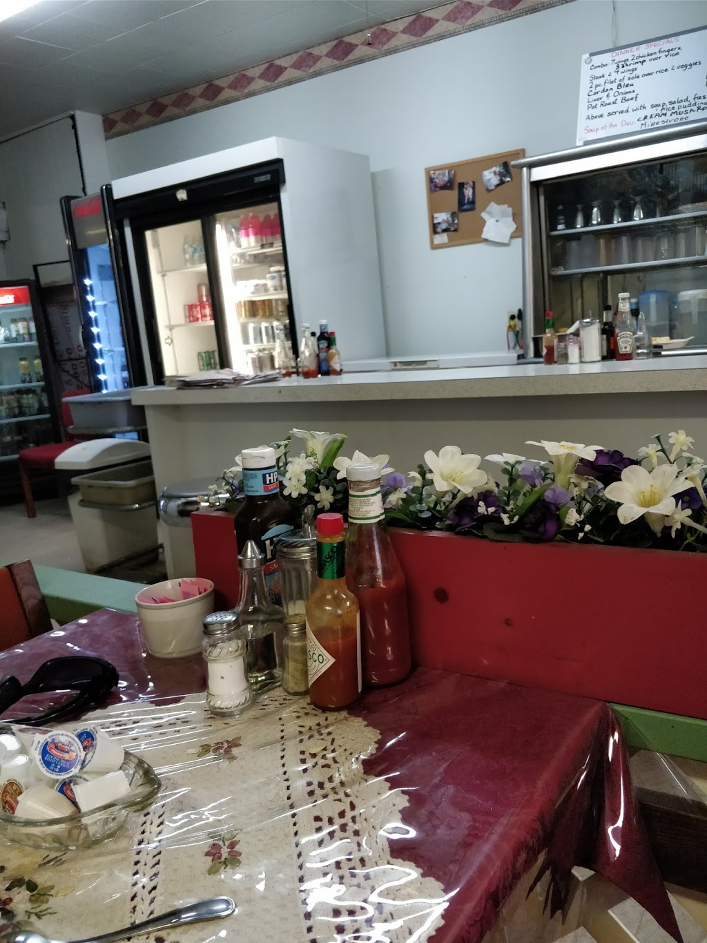 Giorgios Restaurant | 15 Cameron St E, Cannington, ON L0E 1E0, Canada | Phone: (705) 432-8070