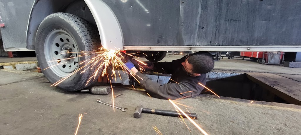 Ressorts Rive Sud Ltd - Centre TruckPro | Entrée sur la rue J.-A.-Bombardier, 1570-C Bd de Montarville, Boucherville, QC J4B 5Y3, Canada | Phone: (450) 641-1304
