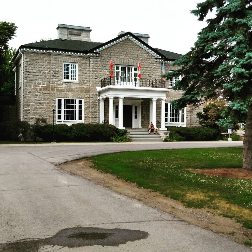 Donald Gordon Hotel and Conference Centre | 421 Union St, Kingston, ON K7L 3N6, Canada | Phone: (613) 533-2221