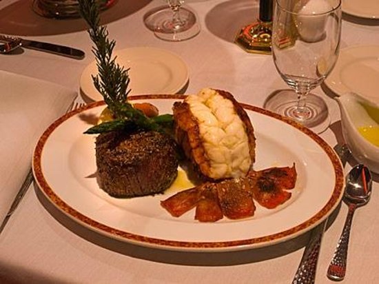Russells Steaks, Chops, & More | 6675 Transit Rd, Williamsville, NY 14221, USA | Phone: (716) 636-4900