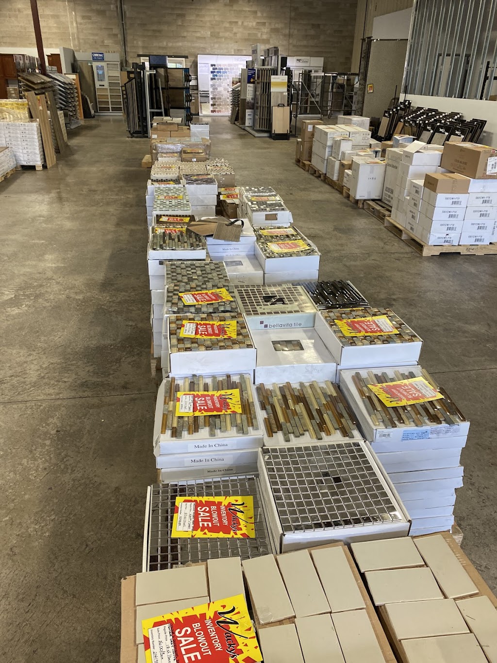 Wackys Home Clearance Centre | 141 Thornhill Dr, Dartmouth, NS B3B 1S2, Canada | Phone: (902) 481-1010